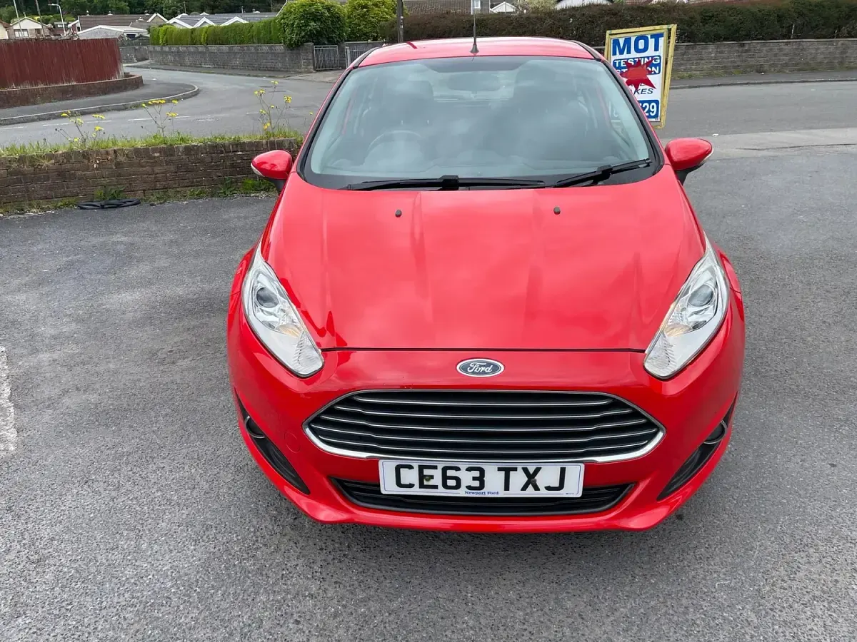 Used Ford Fiesta Zetec 75 HP (55 kW) 2013 Red Hatchback