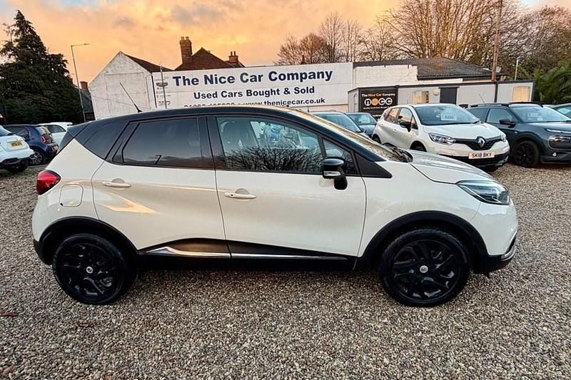 Cream Used 2017 Renault Captur Dynamique SUV | £6,795 (Fair price) - Image 1/1