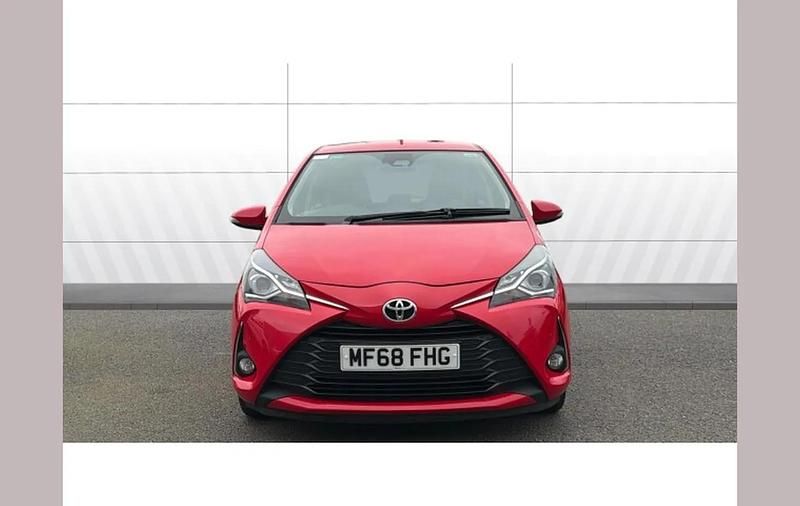 Used Toyota Yaris 111 HP (81 kW) 2018 Red Hatchback
