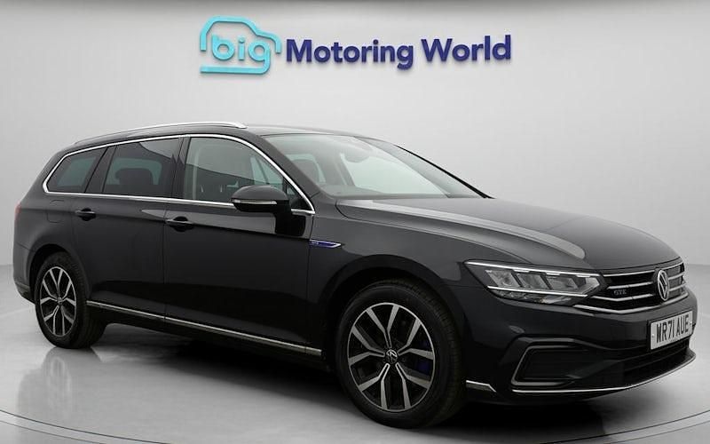 Used 2023 VW Passat GTE Estate | £19,200 (Fair price) - Image 1/4