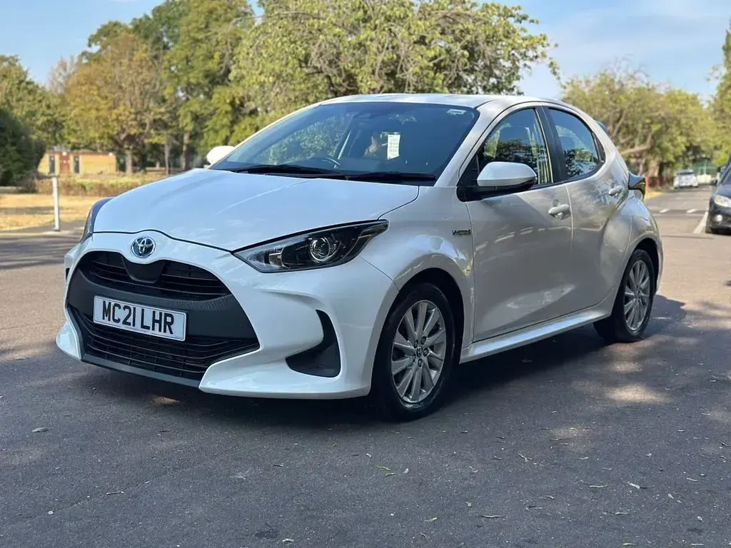 Used Toyota Yaris 116 HP (85 kW) 2021 White Hatchback