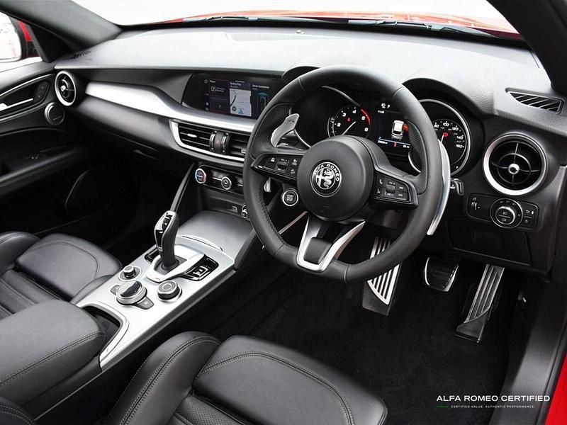 Used Alfa Romeo Stelvio Veloce 206 HP (151 kW) 2021 Red SUV