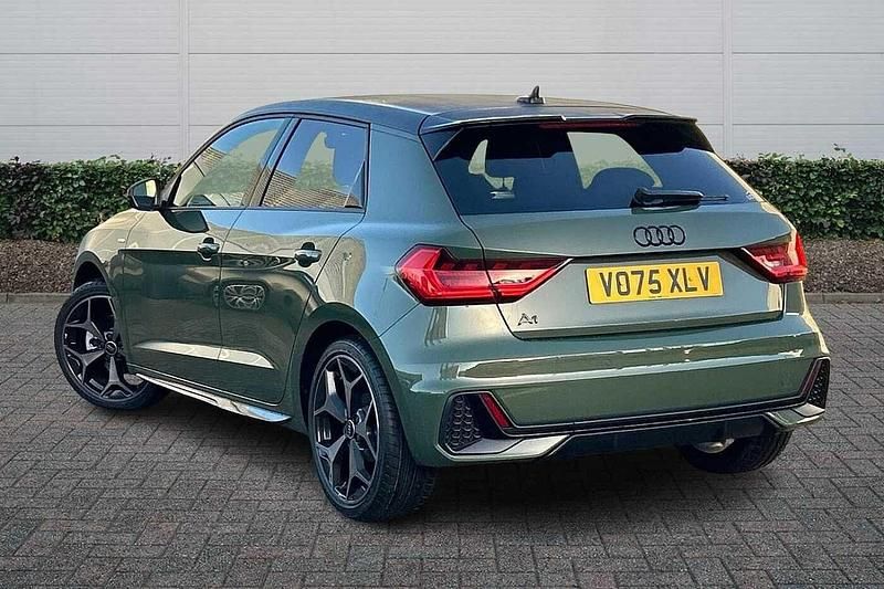 Begagnad Audi A1 Black Edition 2025 Grön SUV