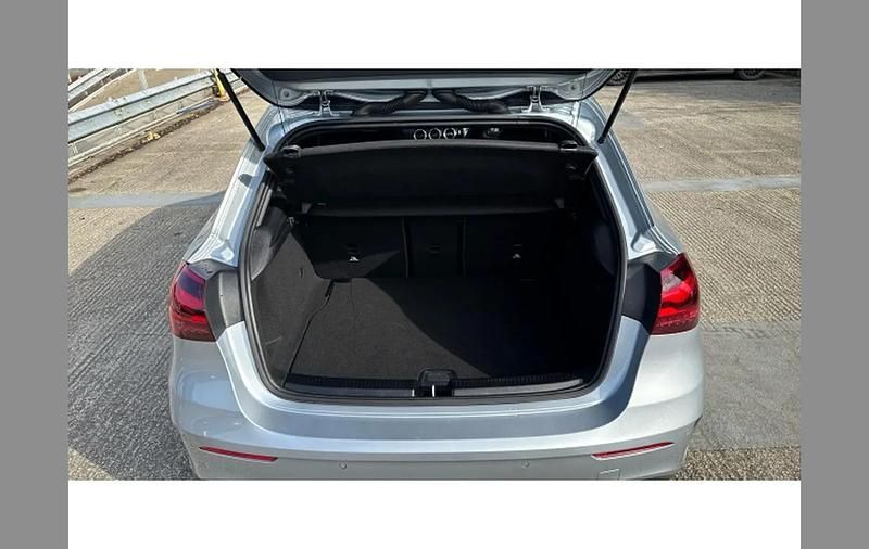 Used Mercedes A180 AMG Line Premium Plus 150 HP (110 kW) 2024 Silver Hatchback