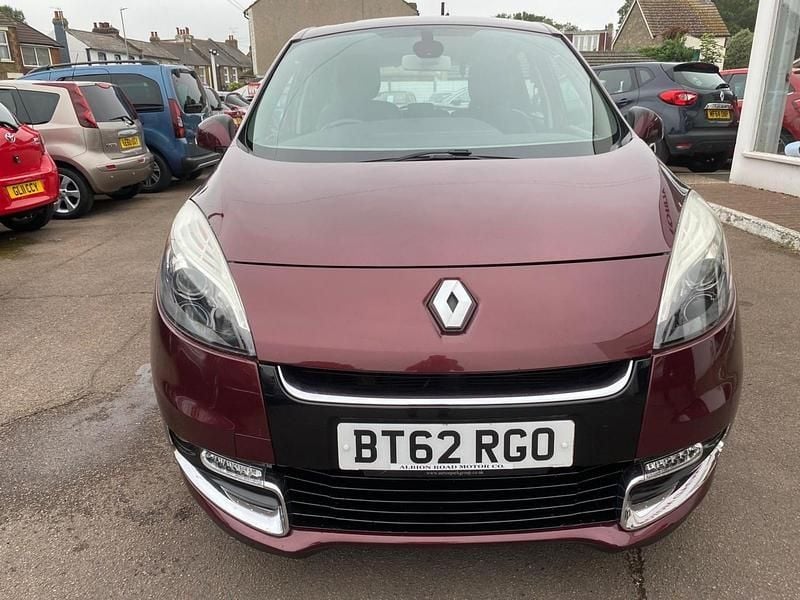 Used Renault Scénic III Dynamique 110 HP (80 kW) 2013 Red MPV