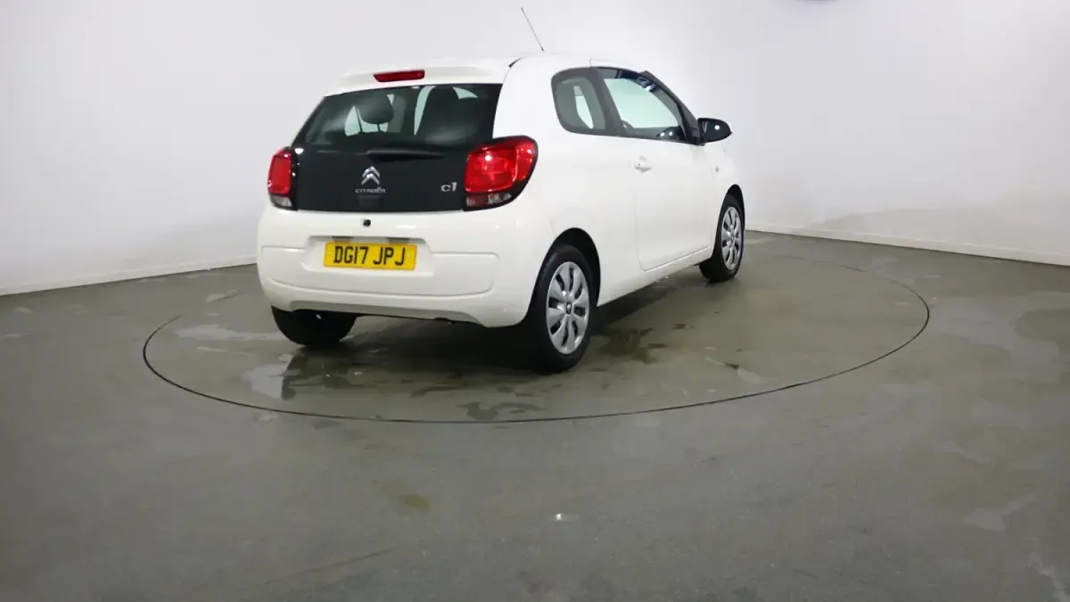 Used Citroën C1 Feel 68 HP (50 kW) 2017 White Hatchback