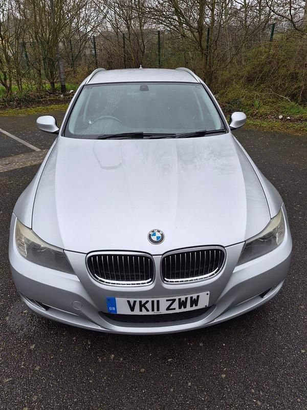 Used BMW 318 Exclusive 2011 Silver Estate