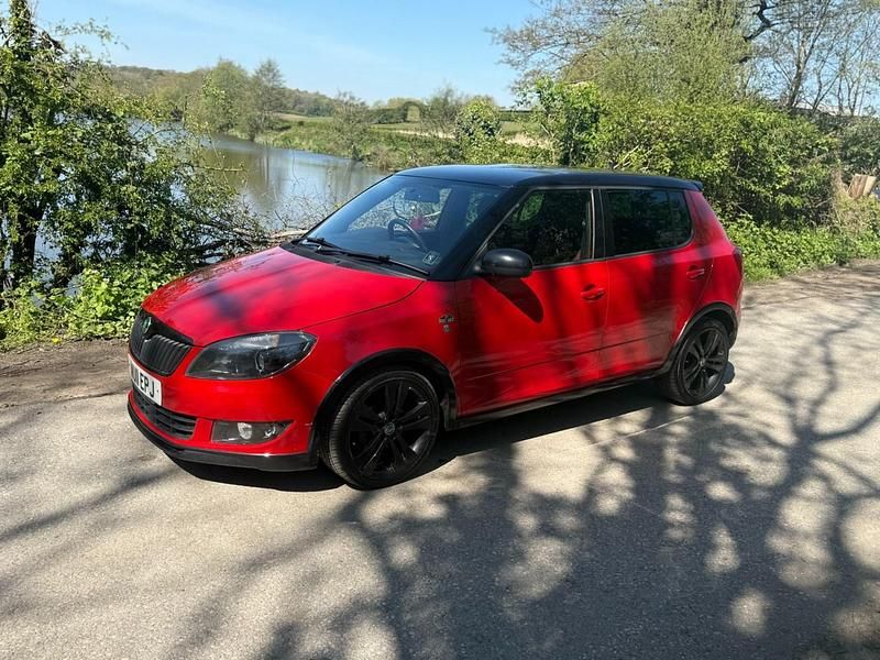 Usado Skoda Fabia Monte Carlo 86 CV (63 kW) 2011 Rojo Utilitario