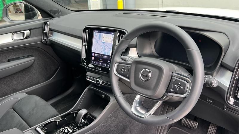 Used Volvo XC40 Plus 163 HP (119 kW) 2025 White SUV