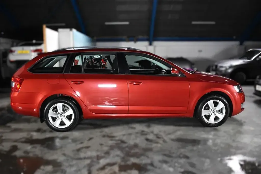 Used Skoda Octavia SE 150 HP (110 kW) 2016 Red Estate