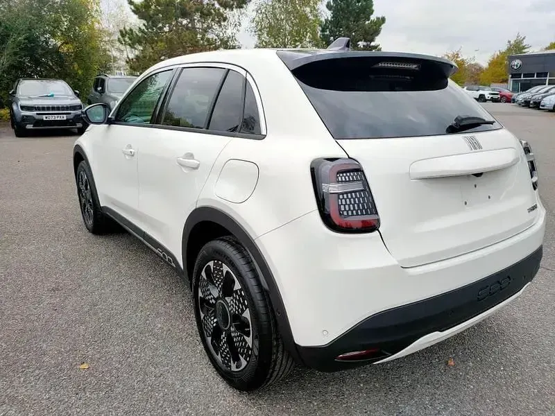 Used Fiat 600 La Prima 99 HP (72 kW) 2025 White SUV