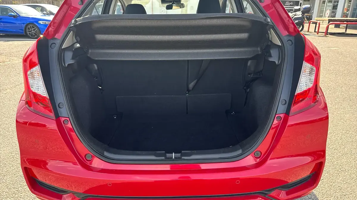 Used Honda Jazz SE 102 HP (75 kW) 2018 Red Hatchback
