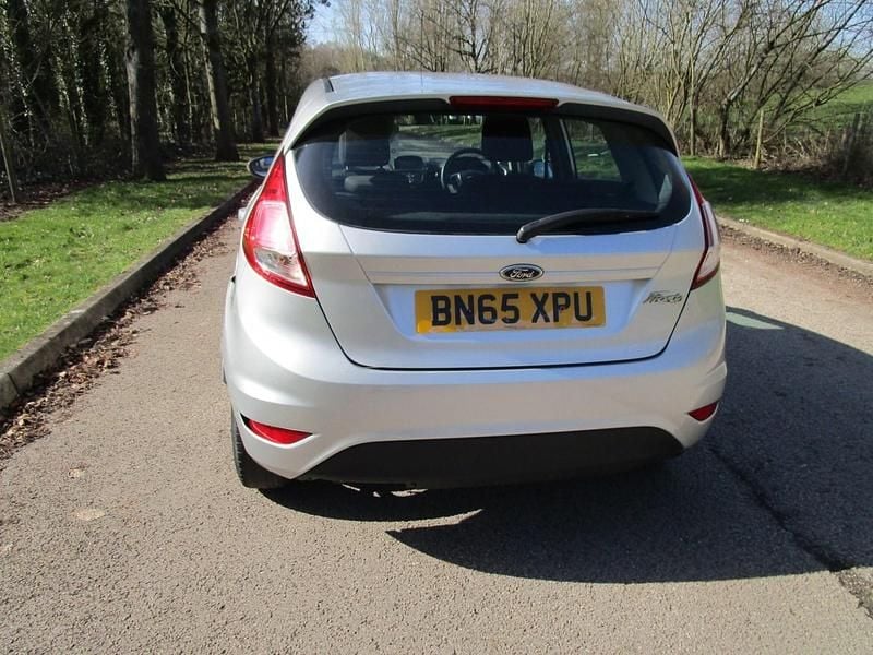 Used Ford Fiesta Zetec 75 HP (55 kW) 2015 Silver Hatchback