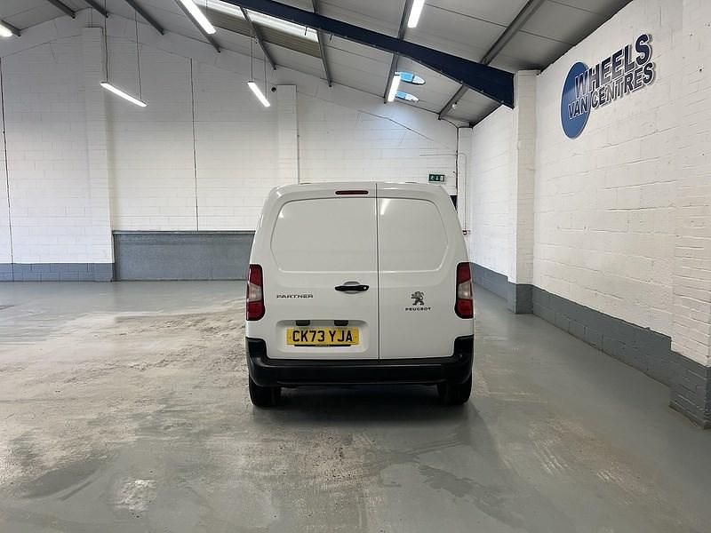 Used Peugeot Partner Premium 131 HP (96 kW) 2023 White MPV