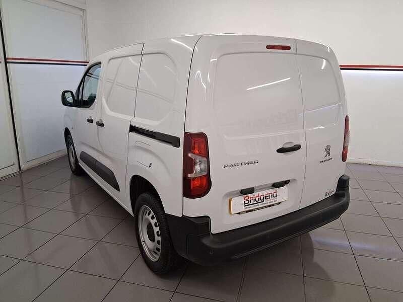 Used Peugeot Partner Premium 131 HP (96 kW) 2024 White MPV