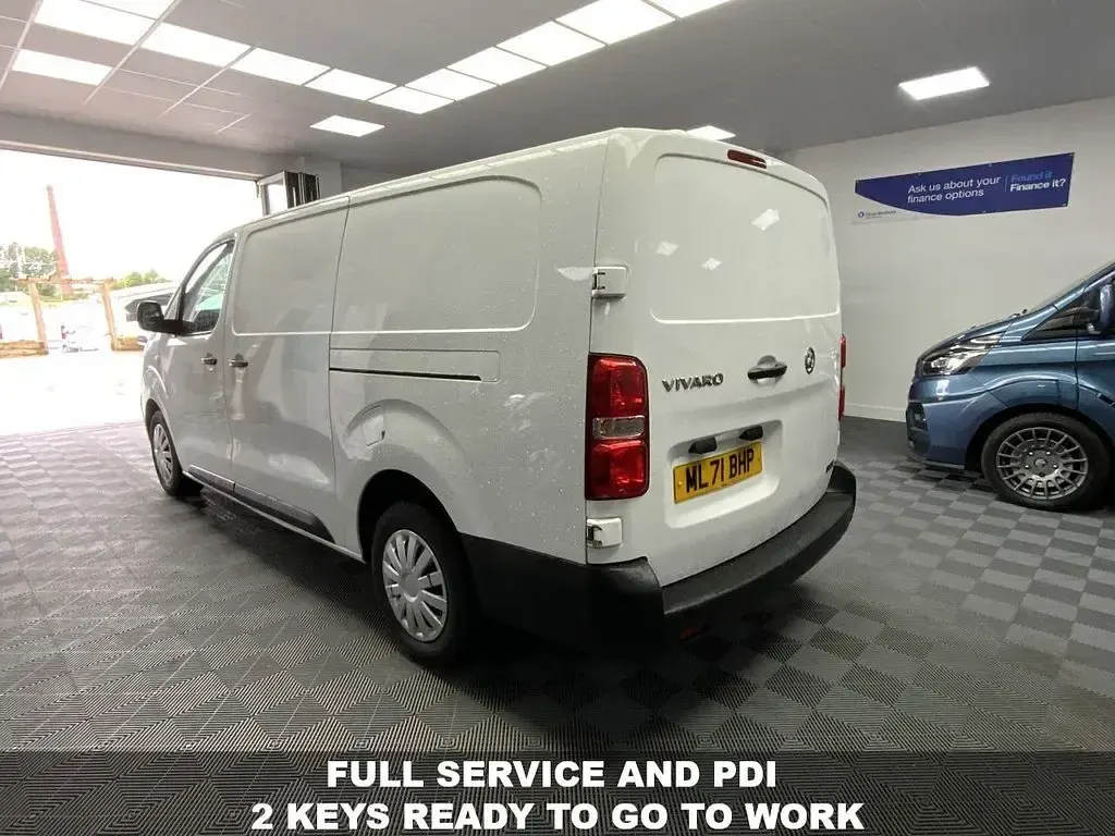 Used Vauxhall Vivaro Edition 100 HP (73 kW) 2021 White MPV