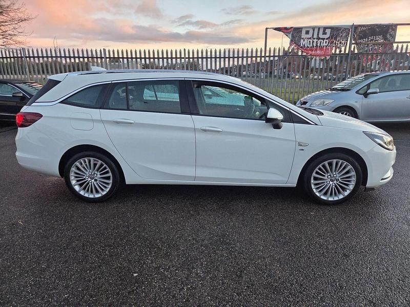 Used Vauxhall Astra Elite 150 HP (110 kW) 2017 White Estate