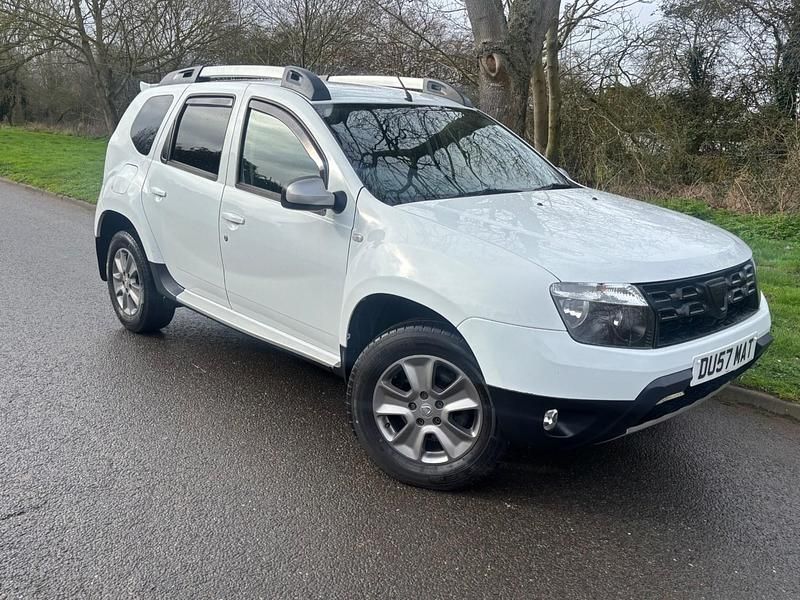 Used Dacia Duster Lauréate 110 HP (80 kW) 2015 White SUV