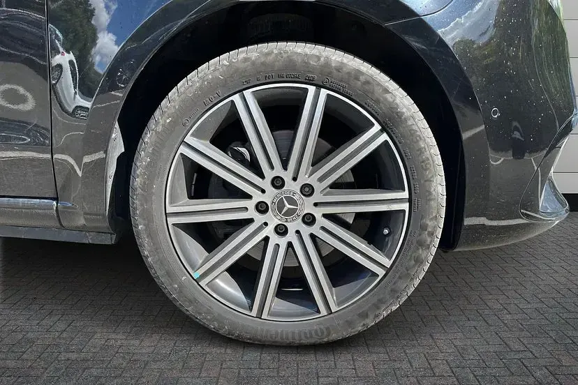 Used Mercedes V300 Premium 234 HP (172 kW) 2025 Black MPV