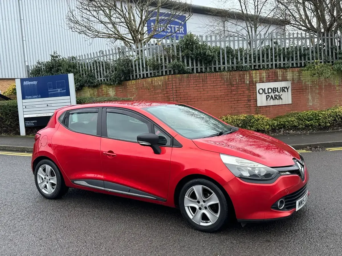 Used Renault Clio IV Expression+ 90 HP (66 kW) 2015 Red Hatchback