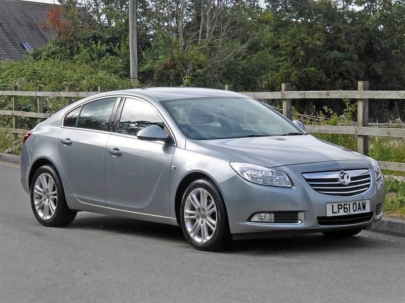 Used Vauxhall Insignia 140 HP (102 kW) 2012 Silver Hatchback