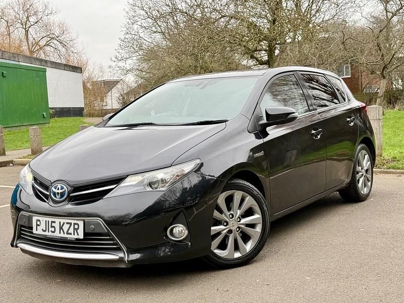 Used Toyota Auris Hybrid 136 HP (100 kW) 2015 Black Hatchback