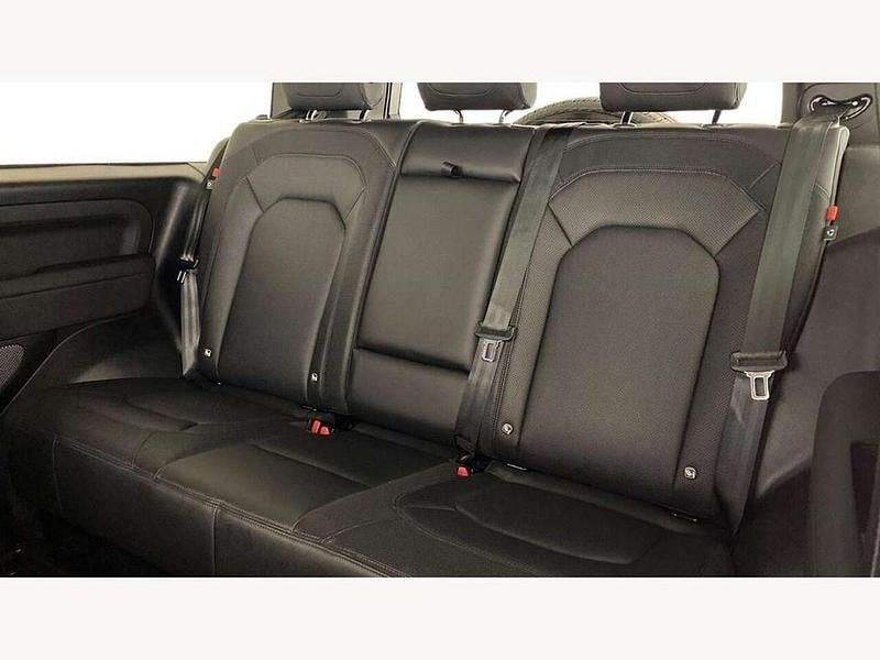 Used Land Rover Defender SE Dynamic 250 HP (183 kW) 2023 Silver SUV