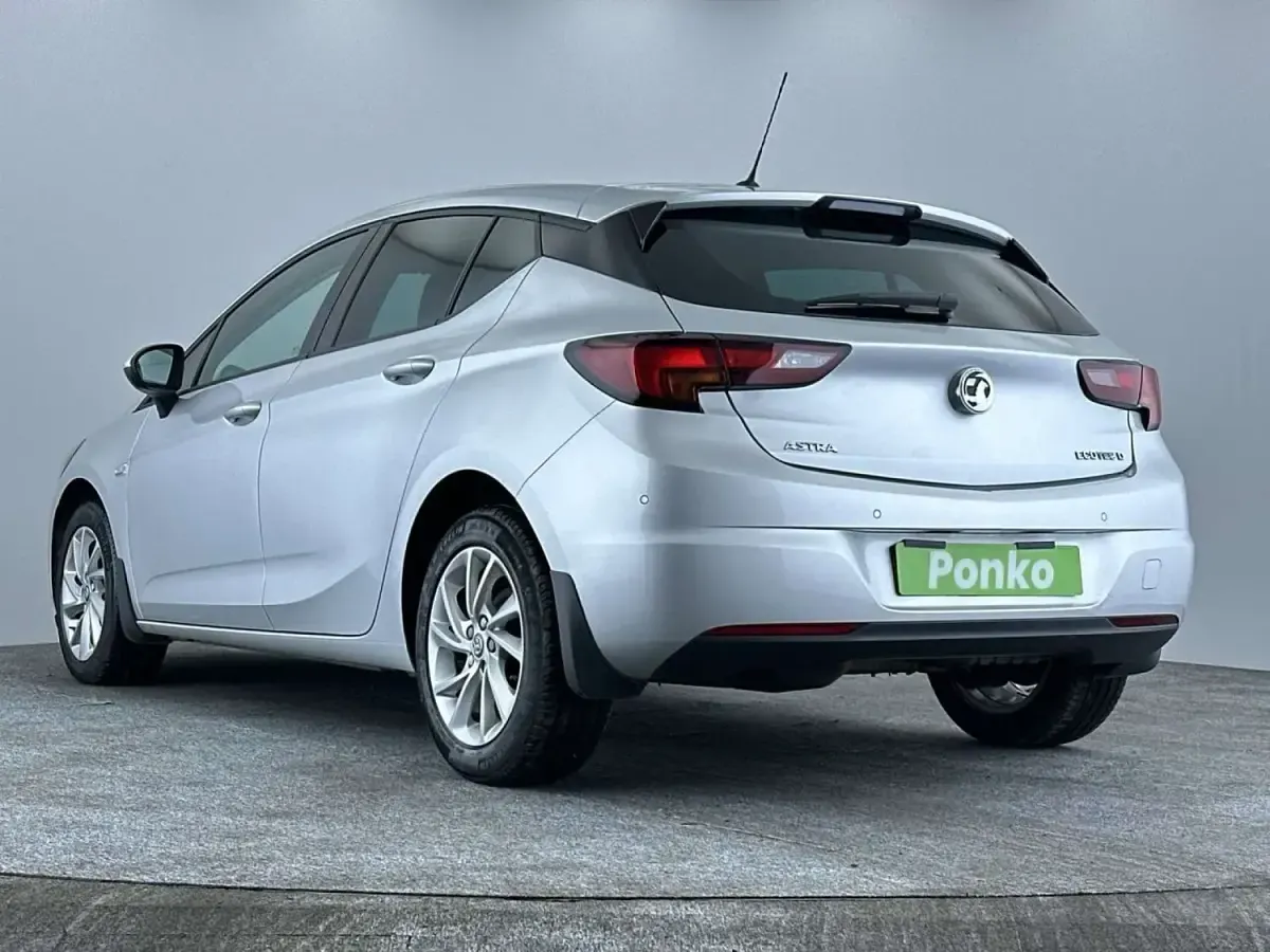 Używany Vauxhall Astra Design Edition 110 KM (80 kW) 2019 Srebrny Hatchback