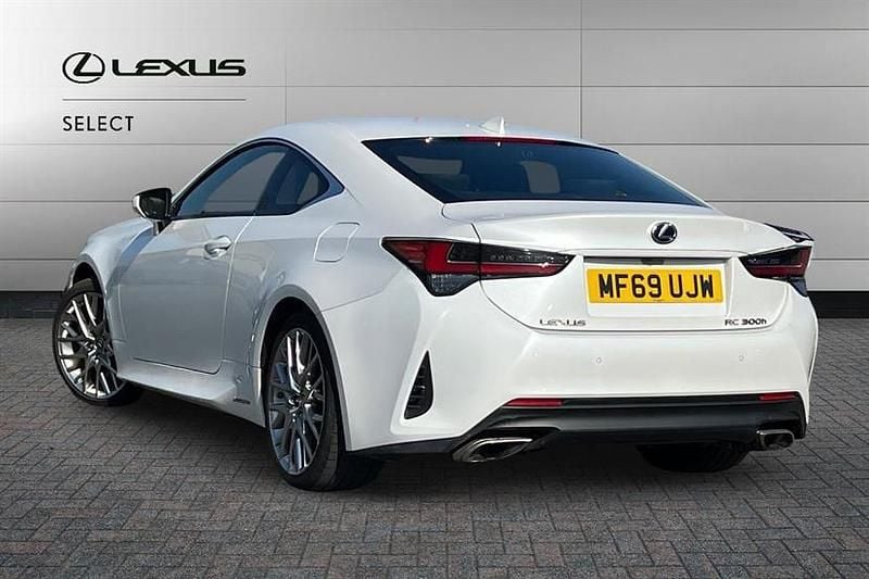 Used Lexus RC300h 223 HP (164 kW) 2019 White Coupe