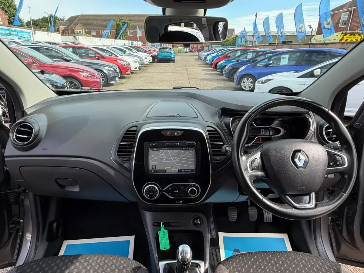 Used Renault Captur Dynamique 90 HP (66 kW) 2017 Grey/black SUV