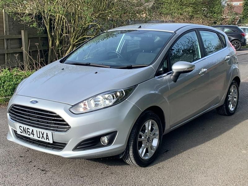 Used Ford Fiesta Zetec 105 HP (77 kW) 2014 Silver Hatchback