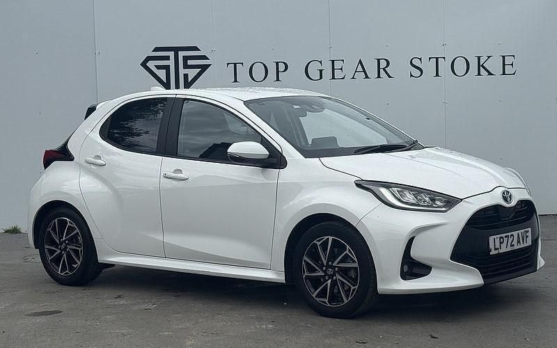 Used 2025 Toyota Yaris Hybrid Design Hatchback | £15,995 (Super price) - Image 1/4