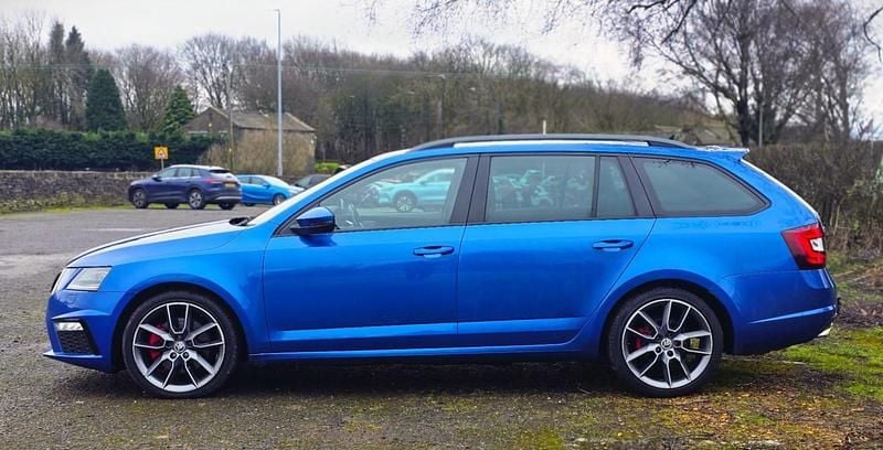 Used Skoda Octavia vRS 184 HP (135 kW) 2017 Blue Estate