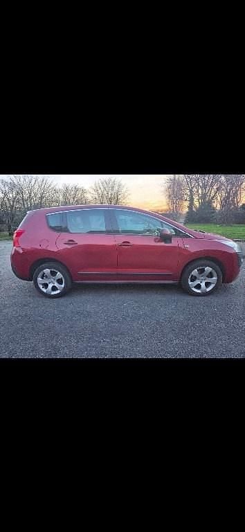 Used Peugeot 3008 Active 112 HP (82 kW) 2012 Red Estate