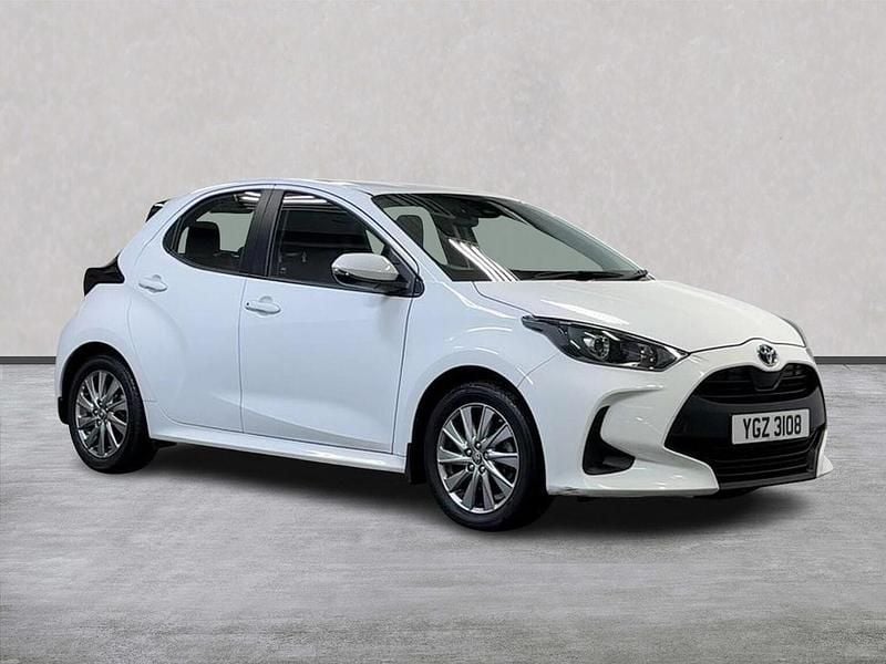 White Used 2022 Toyota Yaris Hybrid Hatchback | £16,740 (Good price) - Image 1/4