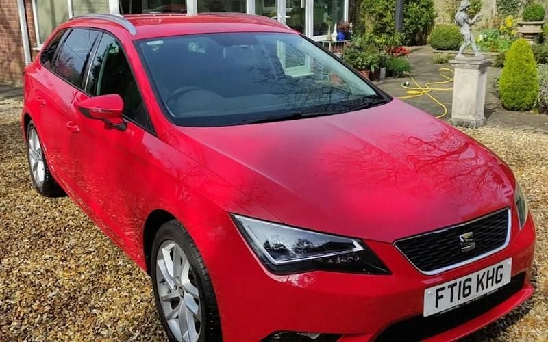 Used Seat Leon Sport 110 HP (80 kW) 2016 Red Estate