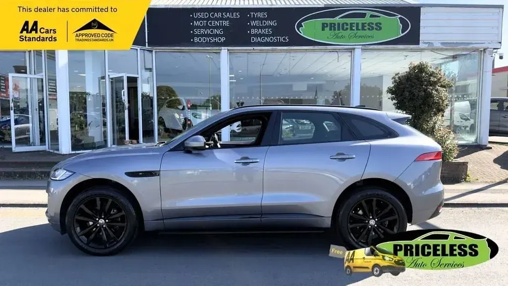Usado Jaguar F-Pace Chequered Flag 180 HP (132 kW) 2019 Cinzento SUV