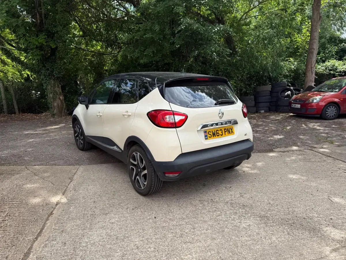 Used Renault Captur Dynamique 90 HP (66 kW) 2013 Cream/black SUV