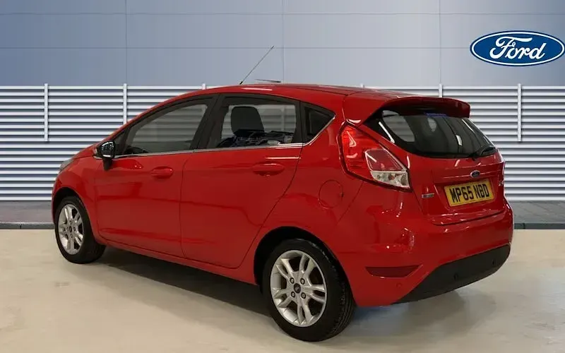 Used Ford Fiesta Zetec 101 HP (74 kW) 2016 Red Hatchback