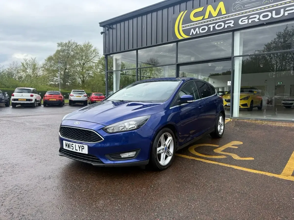 Used Ford Focus Zetec 120 HP (88 kW) 2015 Blue Hatchback