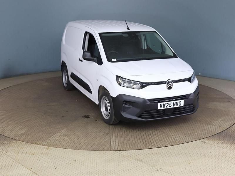 Used Citroën Berlingo 101 HP (74 kW) 2025 White MPV