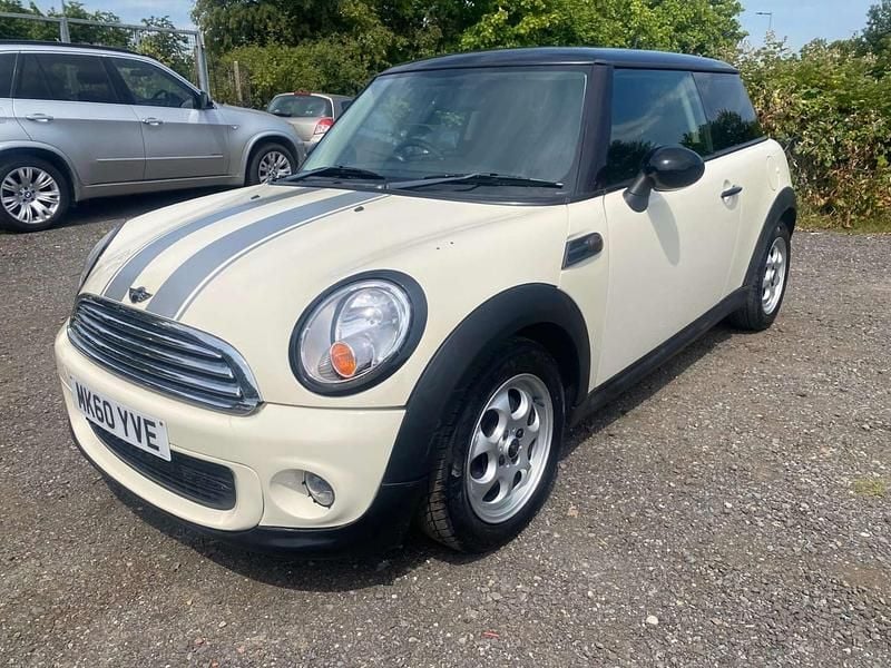 Used Mini Cooper Hatch 2010 White Hatchback