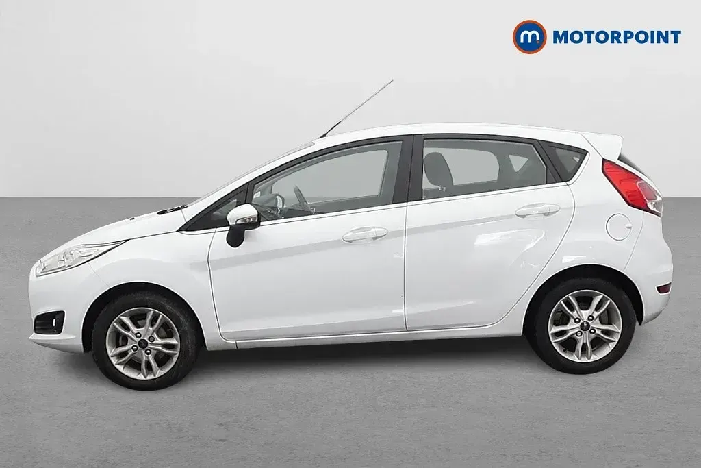 Used Ford Fiesta Zetec 82 HP (60 kW) 2017 White Hatchback
