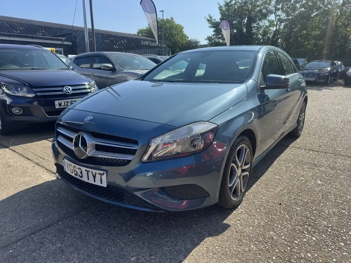 Used Mercedes A180 120 HP (88 kW) 2013 Blue Hatchback