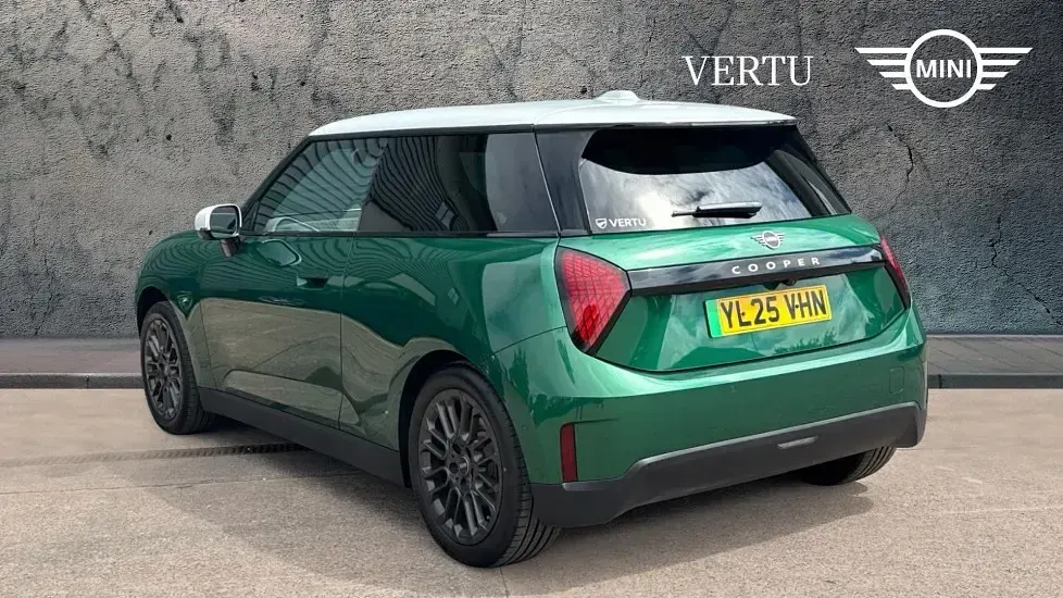 Used Mini Cooper Exclusive 135 kW (184 HP) 2025 Green Hatchback