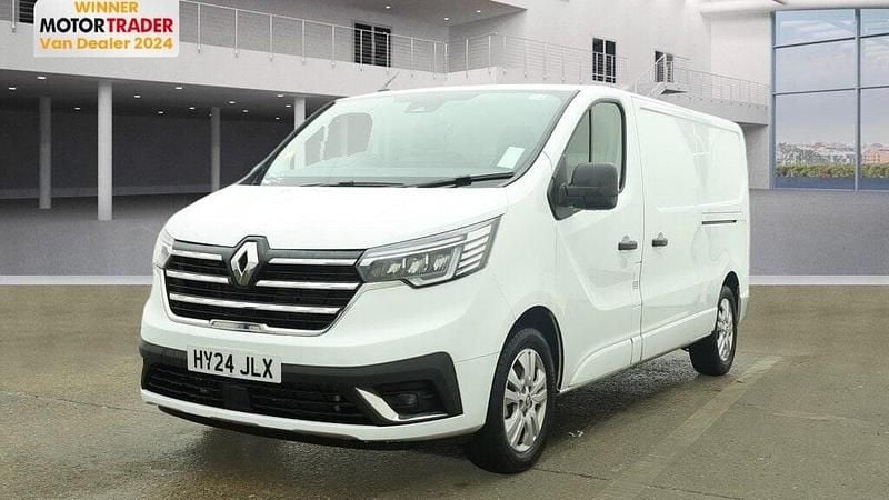 White Used 2024 Renault Trafic MPV | £20,994 (Fair price) - Image 1/4