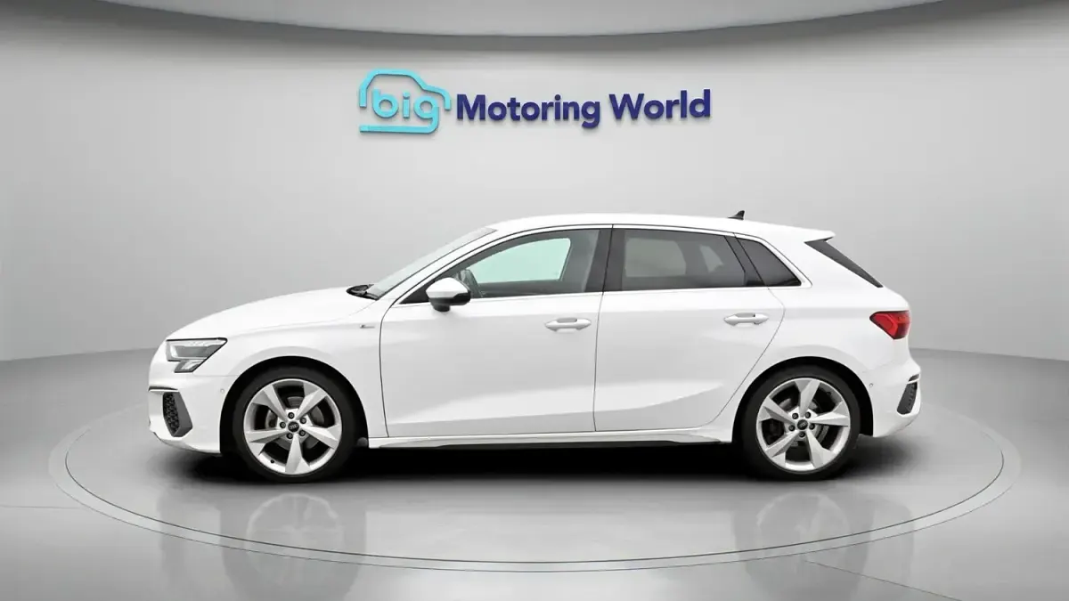 Begagnad Audi A3 Sportback S-Line 150 HK (110 kW) 2023 Vit Halvkombi