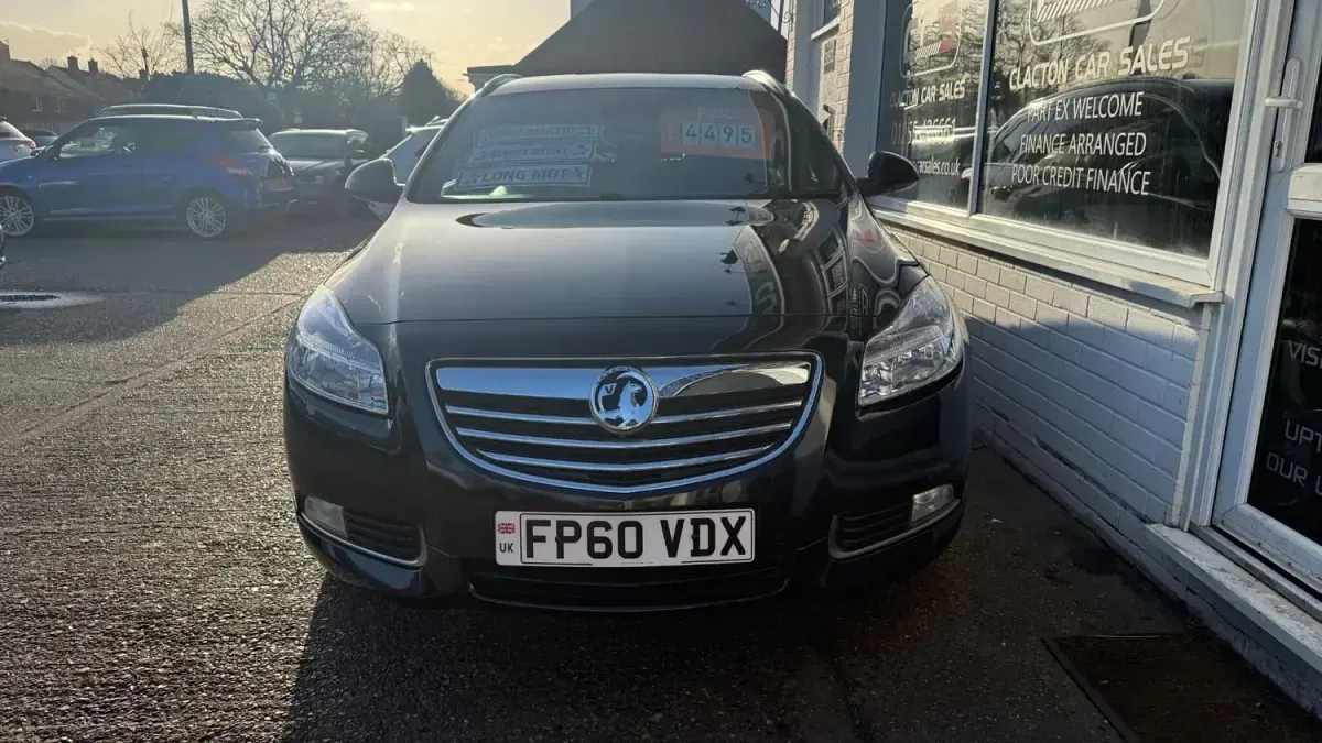 Begagnad Vauxhall Insignia SRi 160 HK (117 kW) 2011 Svart Kombi