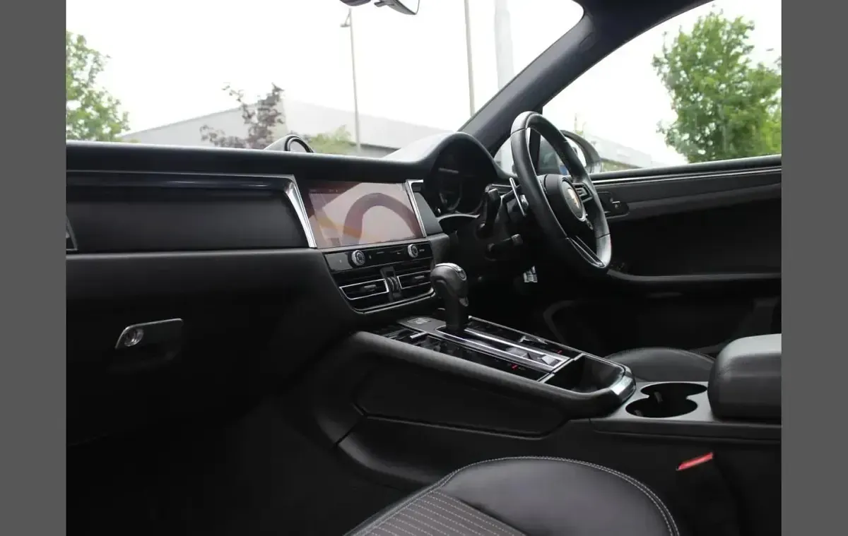 Used Porsche Macan 261 HP (191 kW) 2023 Grey SUV