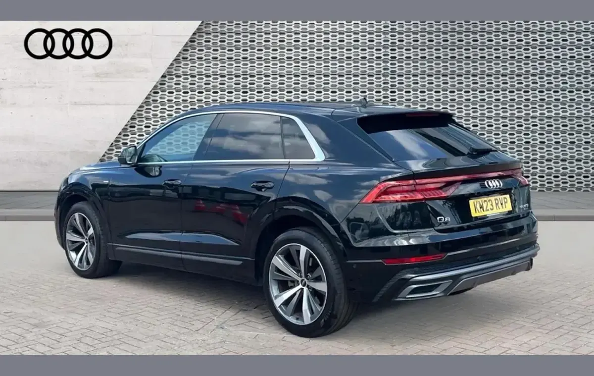 Used Audi Q8 Comfort 340 HP (250 kW) 2023 Mythos black SUV